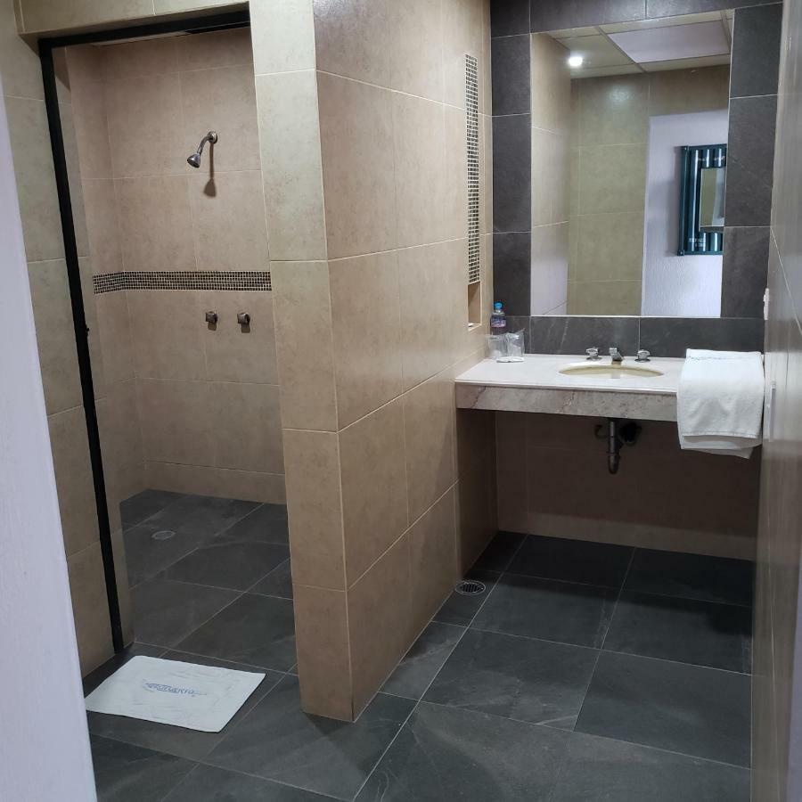 Hotel Aeropuerto Toluca Luaran gambar